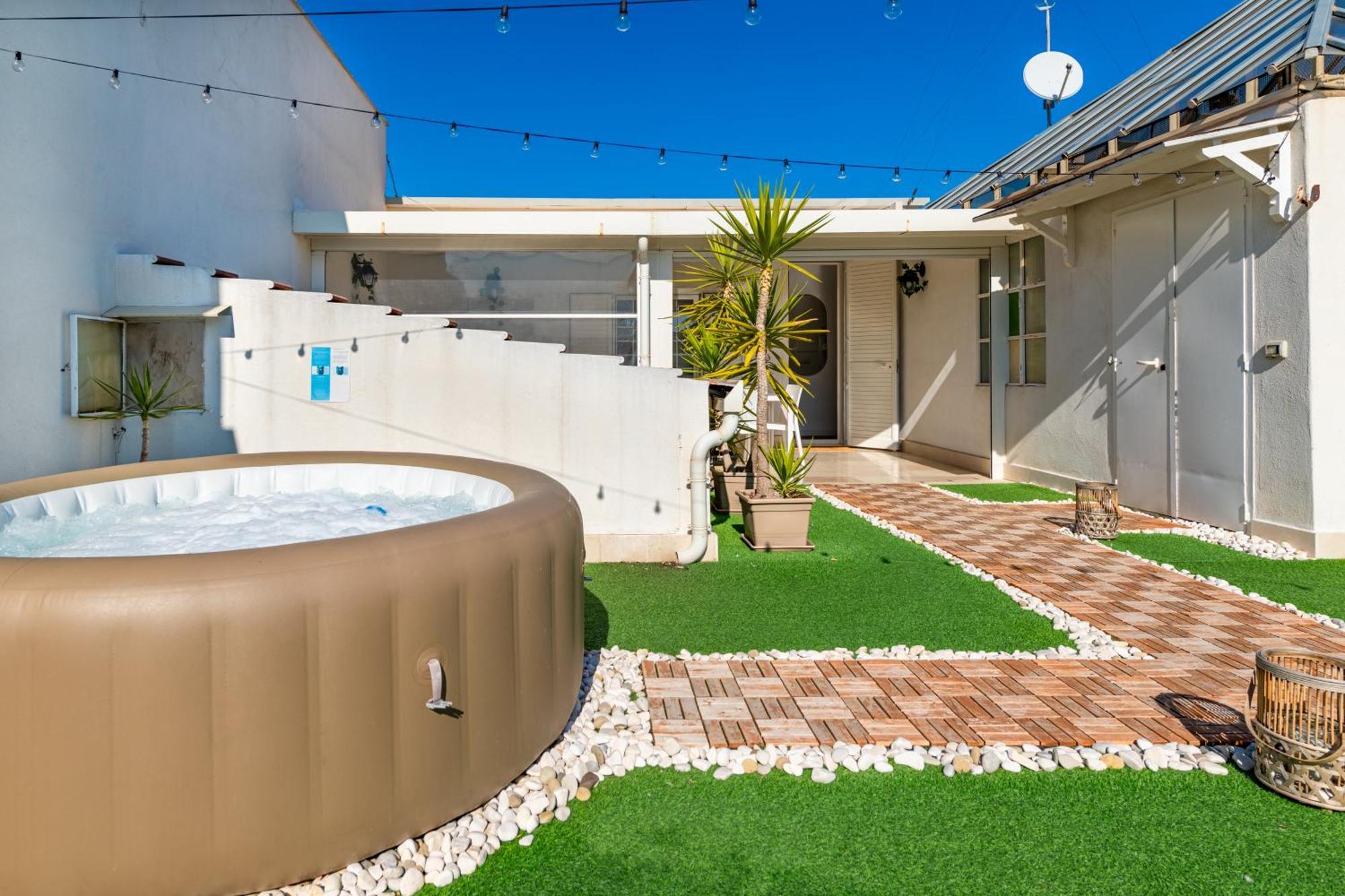 150Mq Rooftop Paradise - Spacious Private Terrace Bari Eksteriør billede
